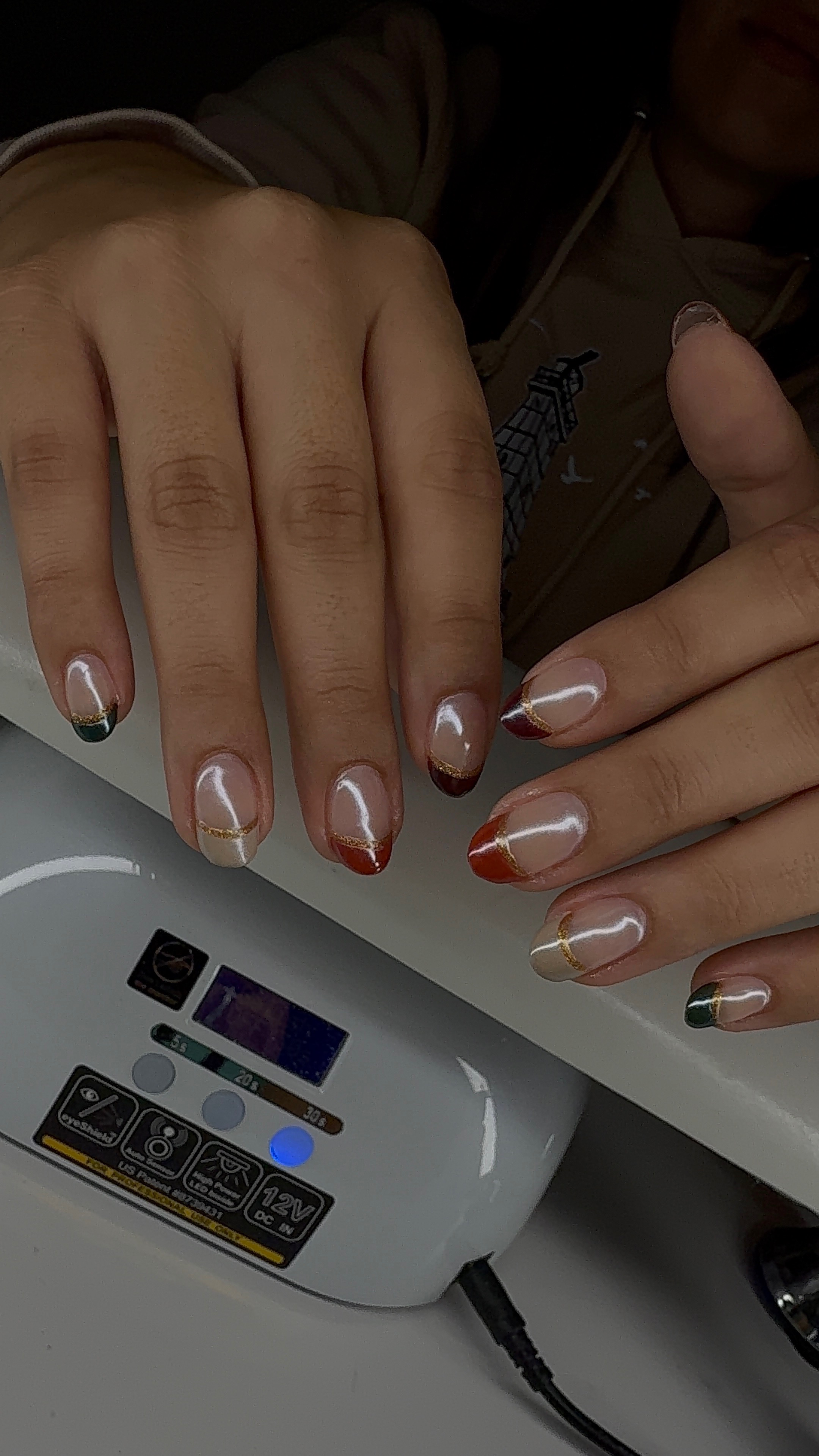 Short nude nails with white detail lines